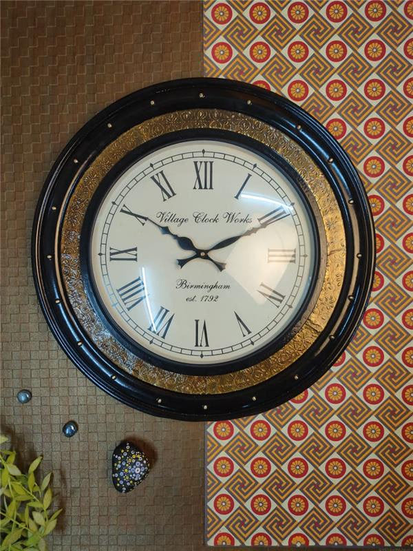 BLACK CHANNEL WALL CLOCK 18X18