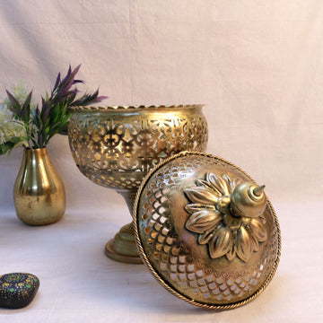 Handcrafted Small Fruit Basket – Decorative Metal Fruit & Storage Basket for Kitchen and Dining