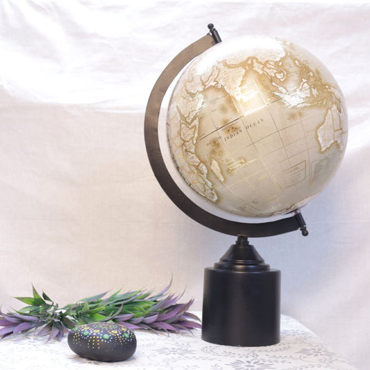 White Globe 16
