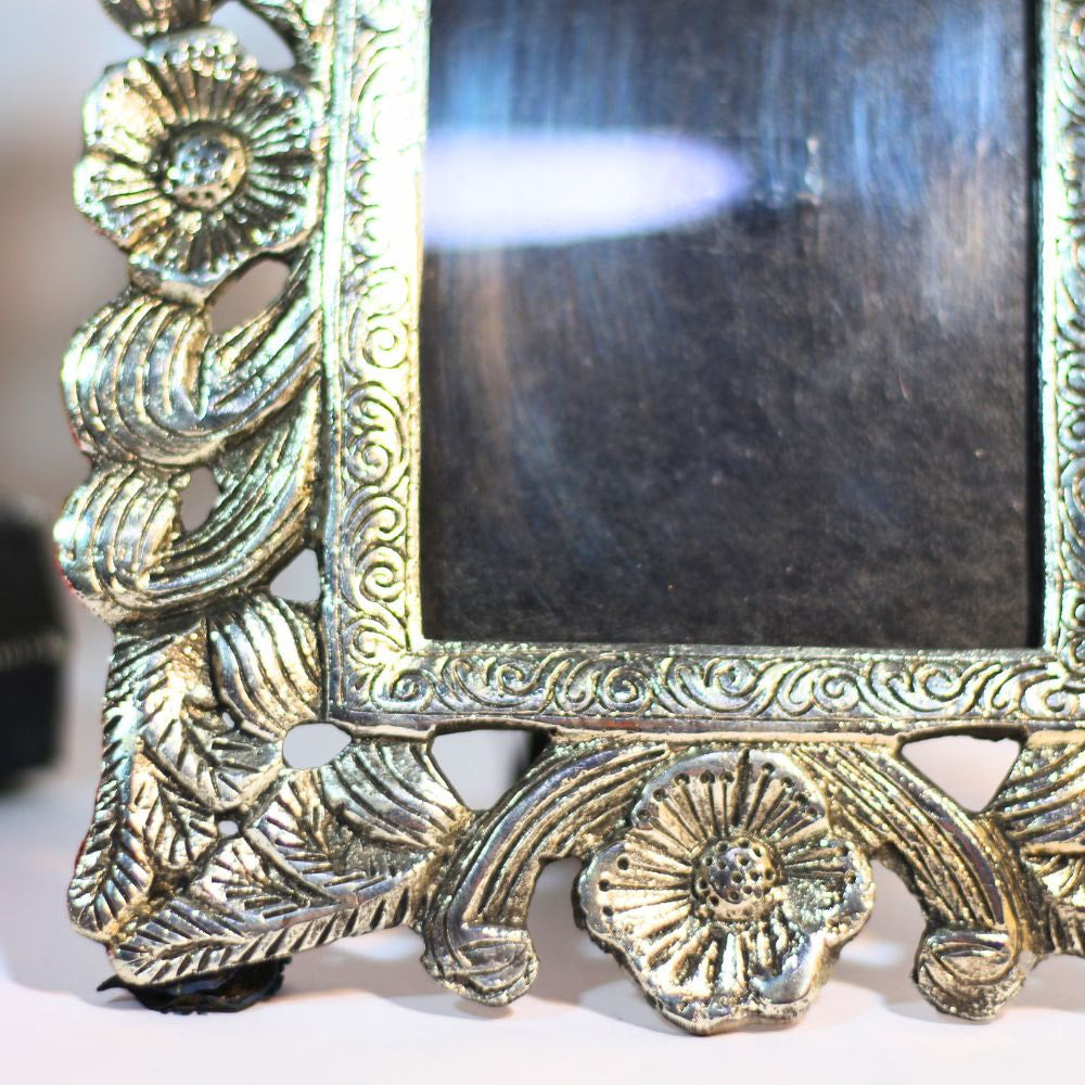 Metal Photo Frame — Handcrafted Decorative Picture Frame